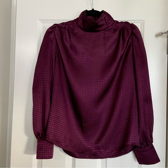 NWOT Nordstrom Gorgeous Maroon Top! - Picture 3 of 9